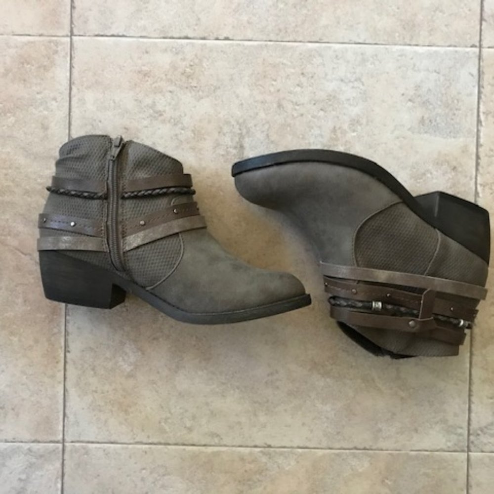 SO Booties - Picture 6 of 8